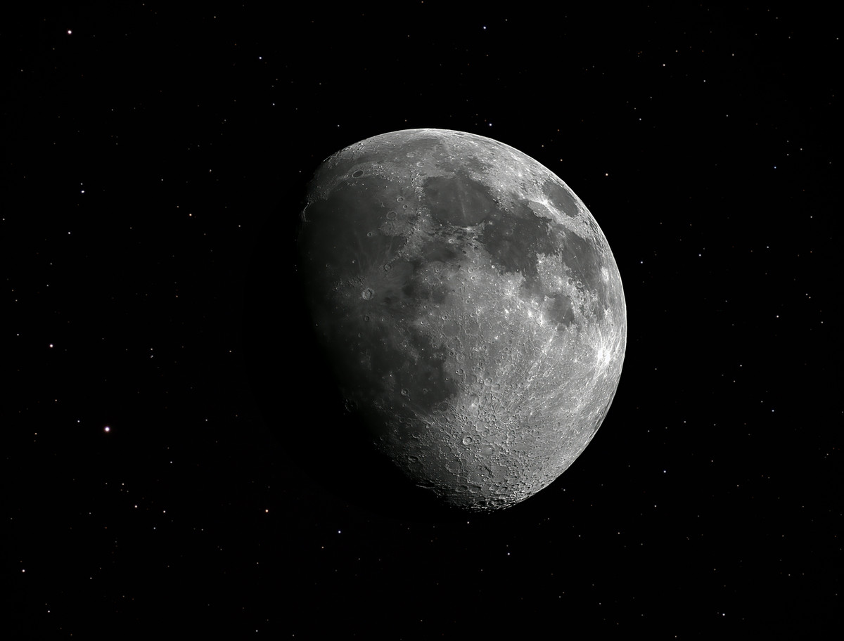 85% Waxing Moon w/ Starfield